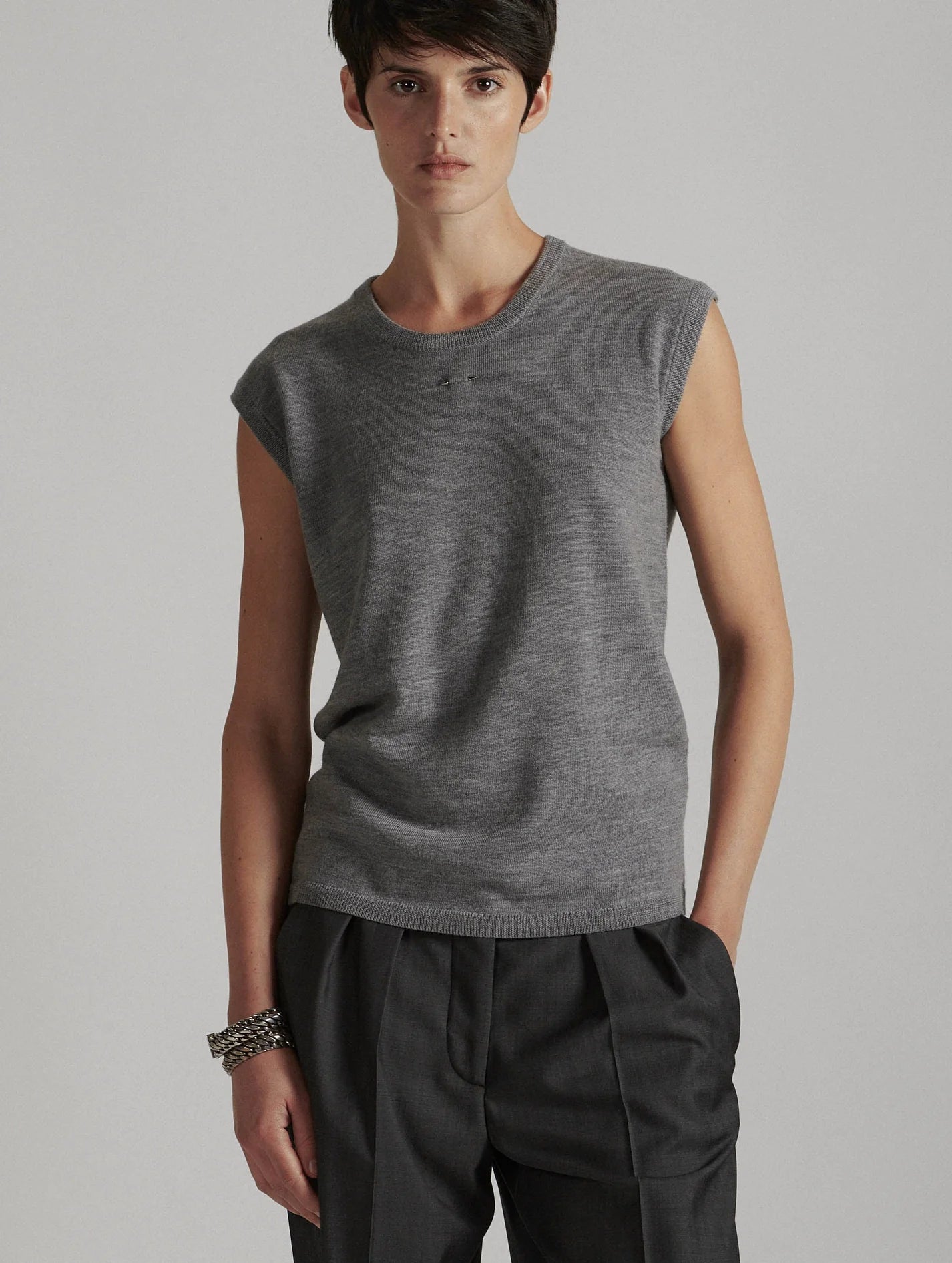 Sleeveless merino crew knit, grey