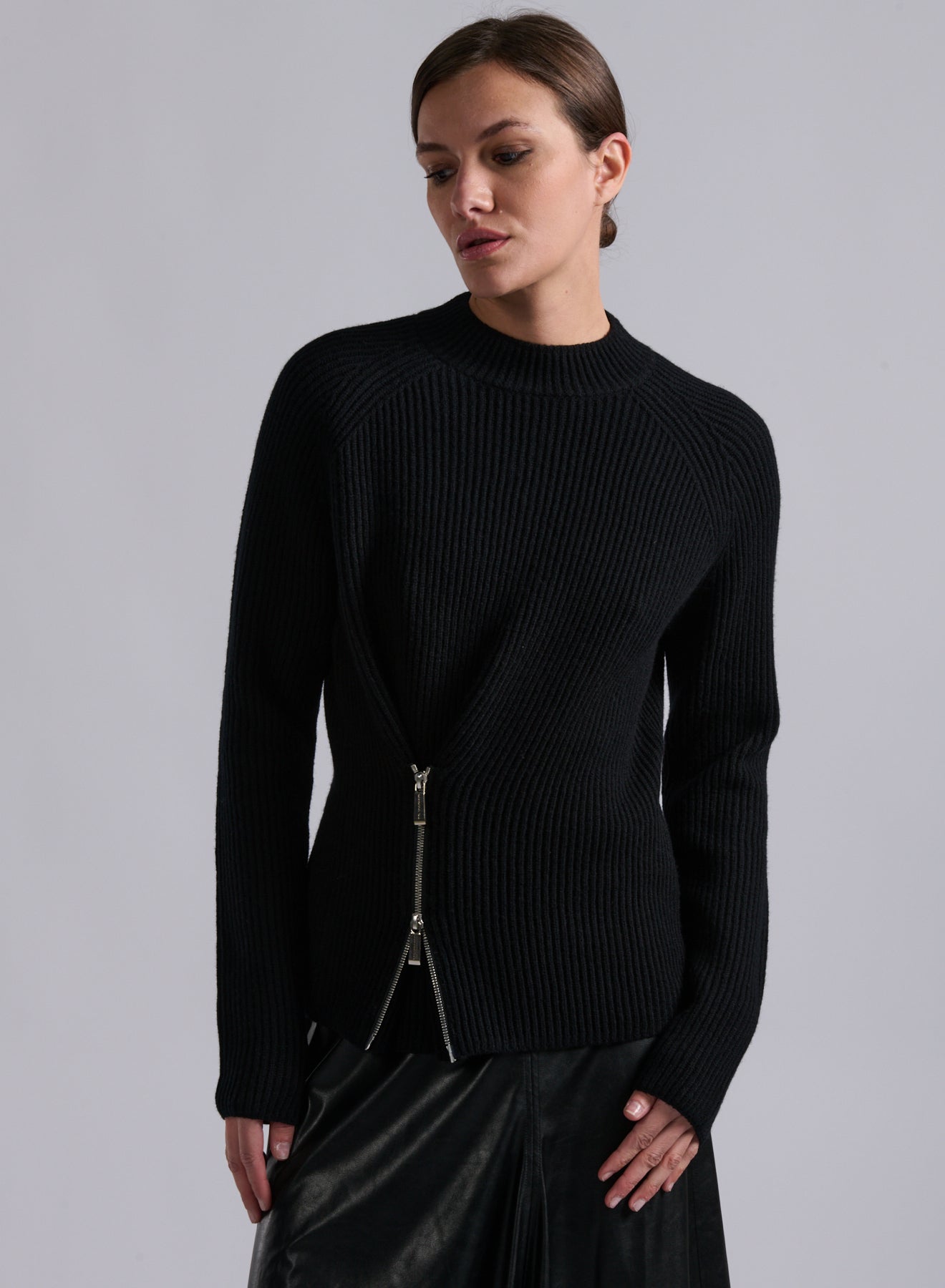 Lambswool knit w zip, Black