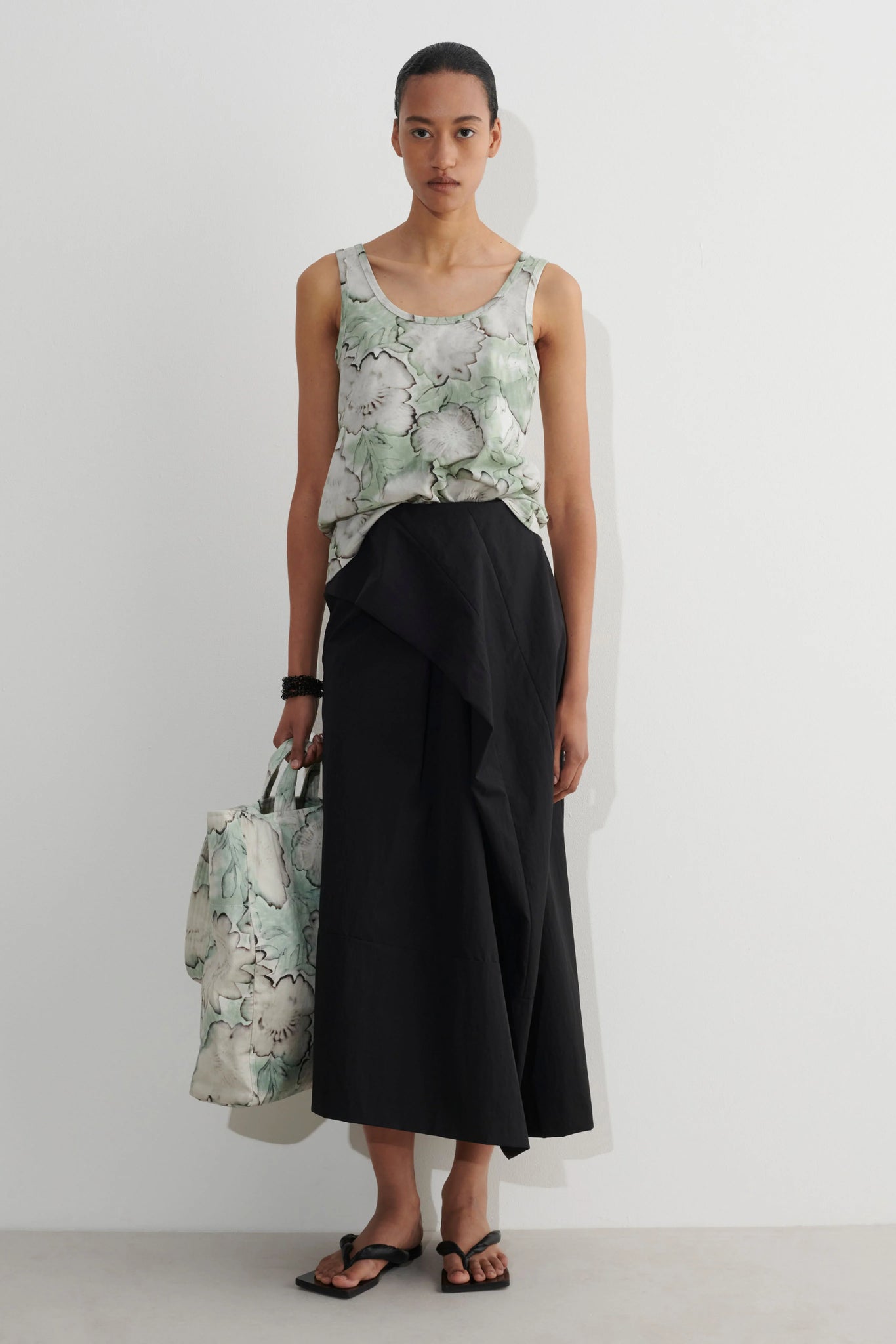 Takon tank, grey green peony