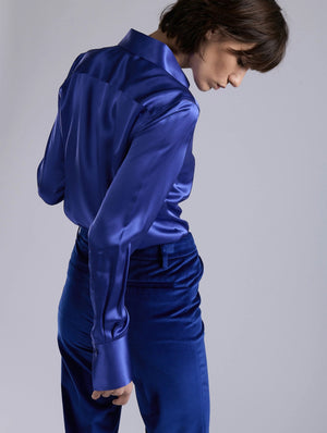 Blue silk blouse, piercing