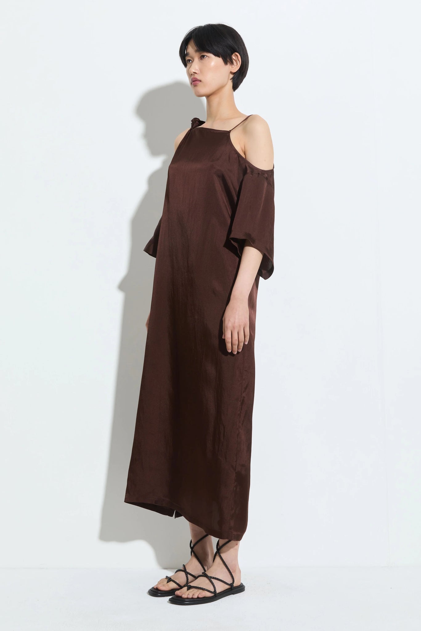 Drifa bare shoulder dress, Mahogany