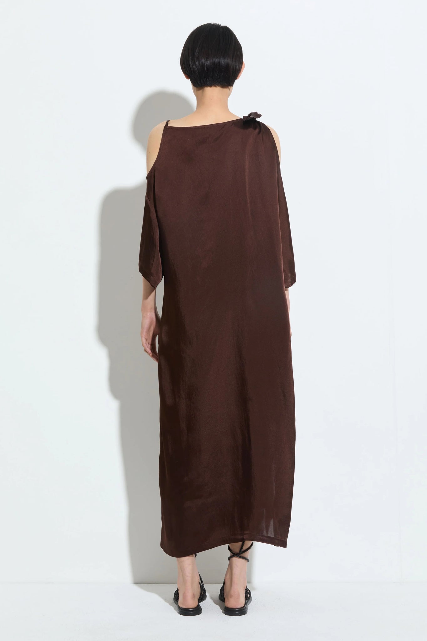 Drifa bare shoulder dress, Mahogany